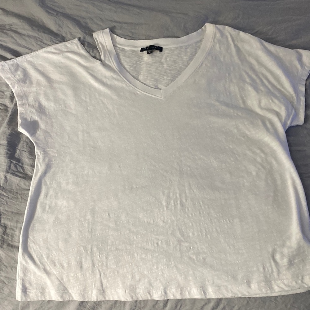 NWOT** Sanctuary lightweight white short sleeve t-shirt* stylish shoulder “tear”